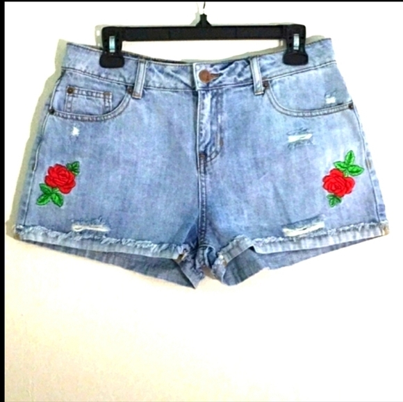 Ashley Mason Roll Cuff Denim Embroidered Shorts Size 28 - Picture 8 of 9